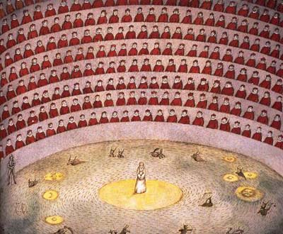 《星星的使者─伽利略》一個老人站在坐滿人的禮堂中央